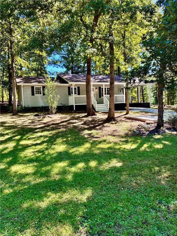 3 bedroom, 2 bathroom, 1,200 sq ft single family residence for sale at 200 Swain Street, Clarkesville, GA 30523 — photo 3