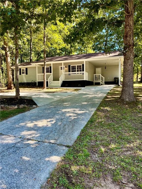 3 bedroom, 2 bathroom, 1,200 sq ft single family residence for sale at 200 Swain Street, Clarkesville, GA 30523 — photo 4
