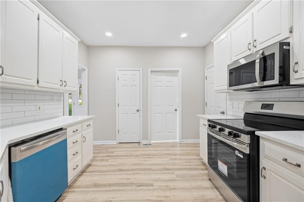 5 bedroom, 3 bathroom, 2,532 sq ft single family residence for sale at 2034 Spicers Lane, Woodstock, GA 30189 — photo 3