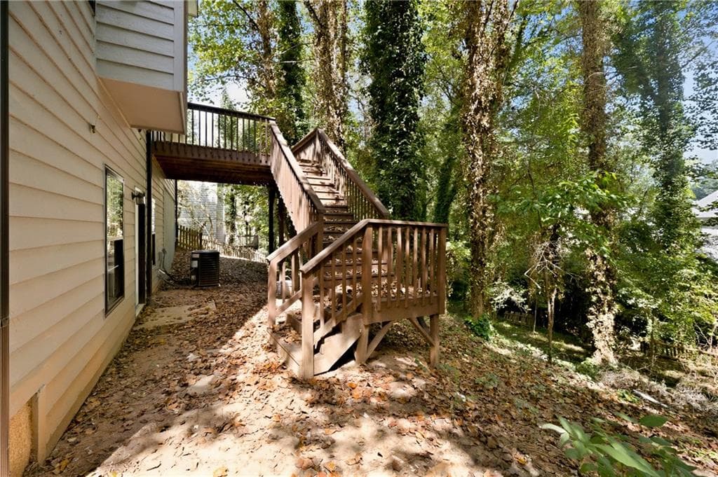 5 bedroom, 3 bathroom, 2,532 sq ft single family residence for sale at 2034 Spicers Lane, Woodstock, GA 30189 — photo 4