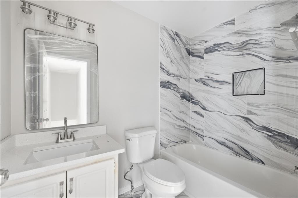 5 bedroom, 3 bathroom, 2,532 sq ft single family residence for sale at 2034 Spicers Lane, Woodstock, GA 30189 — photo 8