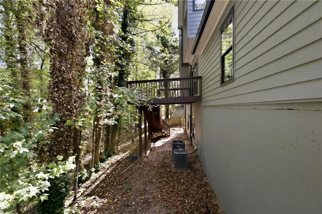 5 bedroom, 3 bathroom, 2,532 sq ft single family residence for sale at 2034 Spicers Lane, Woodstock, GA 30189 — photo 10