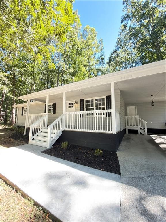 3 bedroom, 2 bathroom, 1,200 sq ft single family residence for sale at 200 Swain Street, Clarkesville, GA 30523 — photo 1 of 38