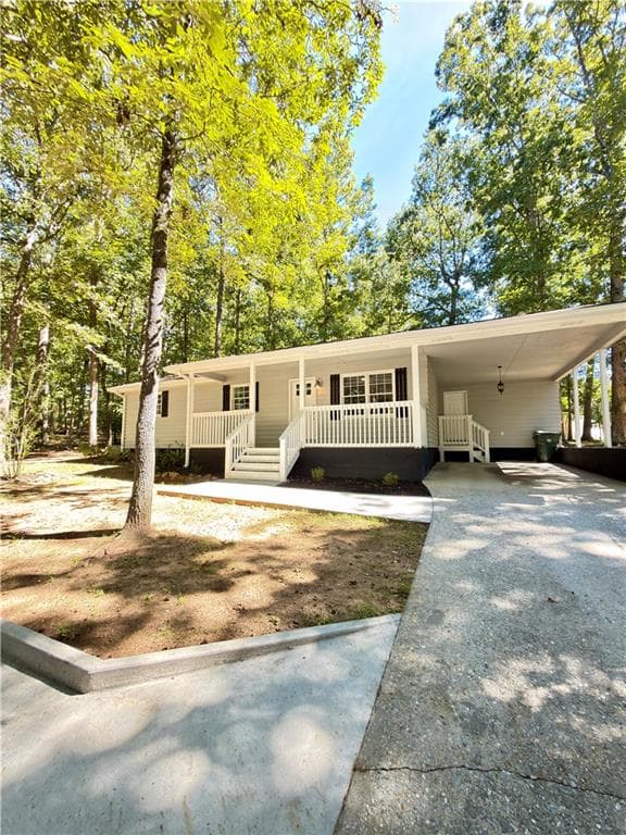 3 bedroom, 2 bathroom, 1,200 sq ft single family residence for sale at 200 Swain Street, Clarkesville, GA 30523 — photo 2