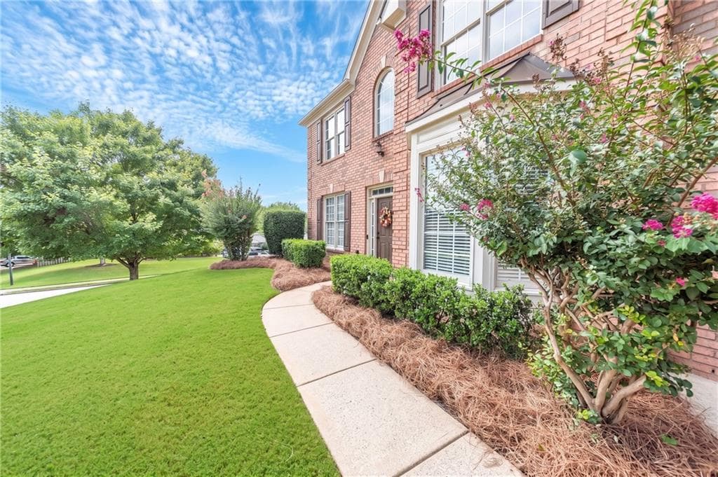 4 bedroom, 3 bathroom, 2,602 sq ft single family residence for sale at 6312 Mountain Ridge Circle, Sugar Hill, GA 30518 — photo 4