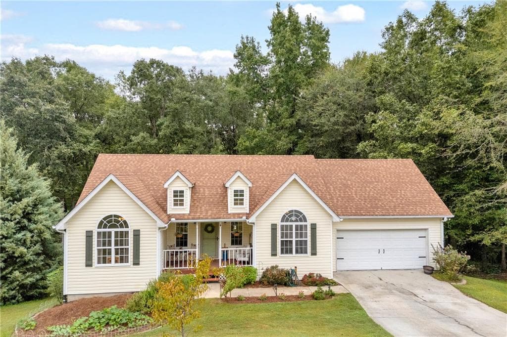 5 bedroom, 3 bathroom, 2,599 sq ft single family residence for sale at 1728 Riveredge Walk, Loganville, GA 30052 — photo 1 of 27