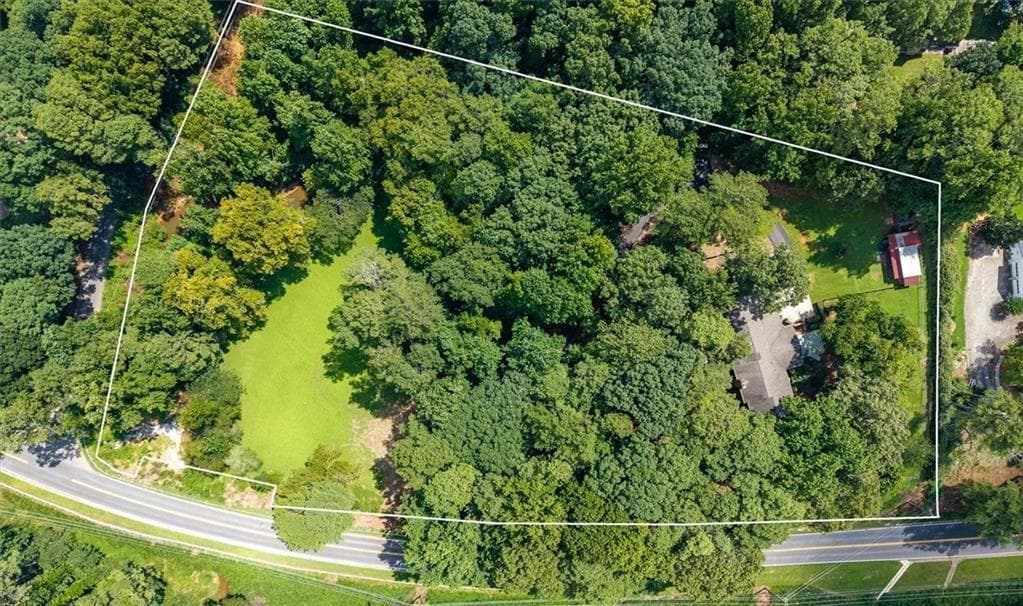 3 bedroom, 5 bathroom, 4,633 sq ft single family residence for sale at 1921 Lilburn Stone Mountain Road, Smoke Rise, GA 30087 — photo 3