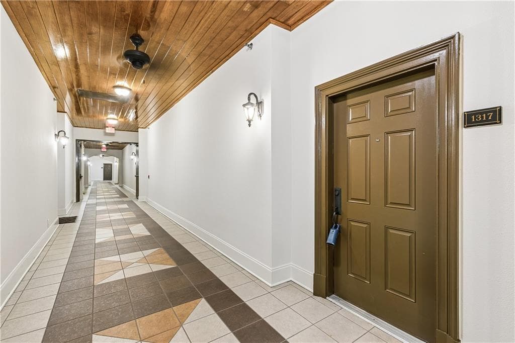 1 bedroom, 1 bathroom, 1,275 sq ft condominium for sale at 825 Highland Lane 1317, Atlanta, GA 30306 — photo 5