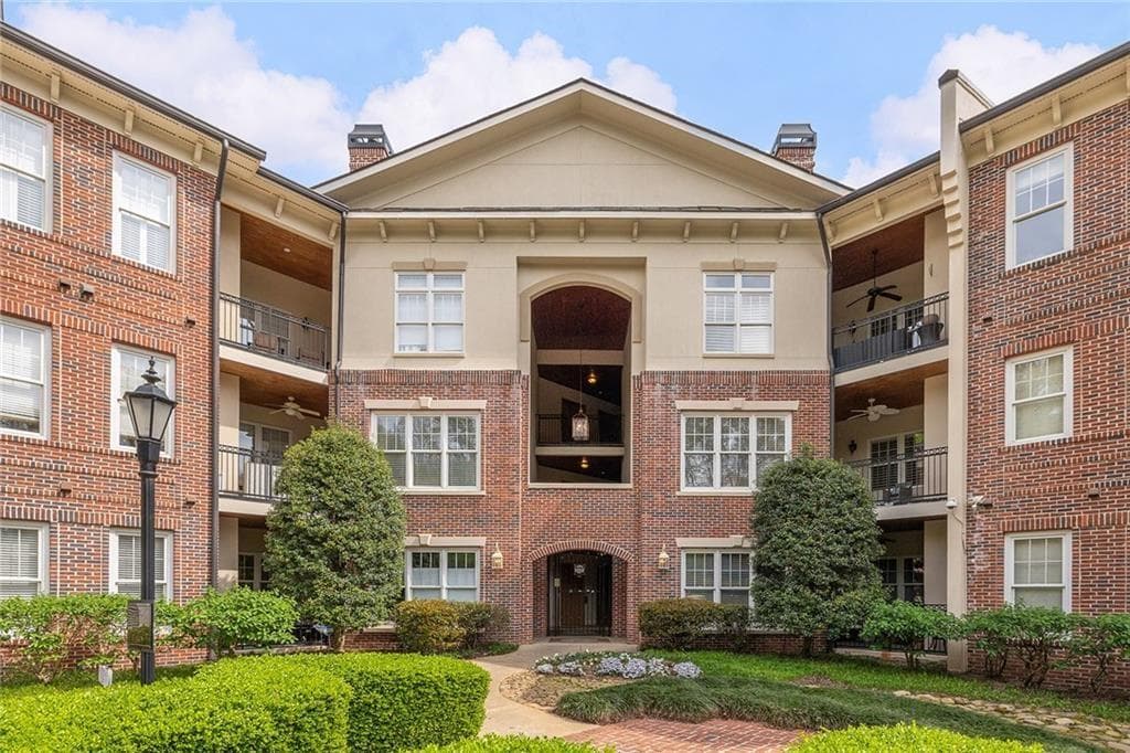 1 bedroom, 1 bathroom, 1,275 sq ft condominium for sale at 825 Highland Lane 1317, Atlanta, GA 30306 — photo 3