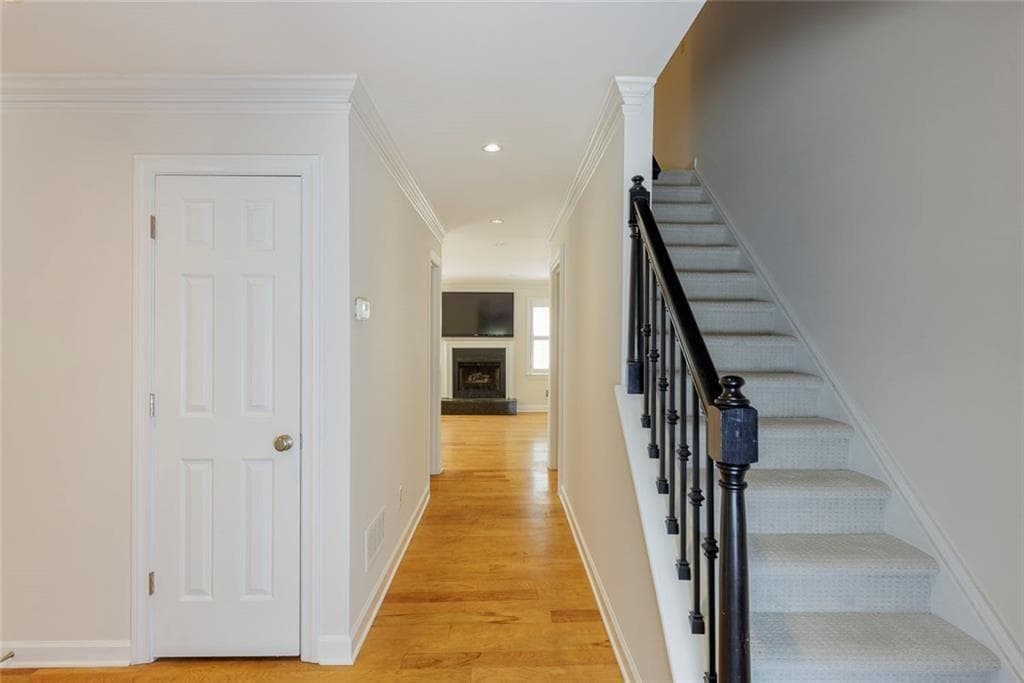 2 bedroom, 3 bathroom, 2,051 sq ft condominium under contract at 1363 Sheffield Glen Way, Atlanta, GA 30329 — photo 4
