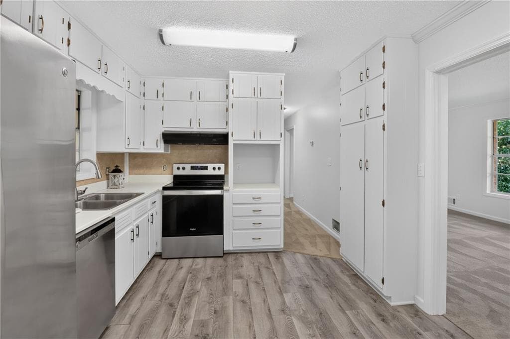 4 bedroom, 3 bathroom, 2,516 sq ft single family residence under contract at 6245 Jones Road, Atlanta, GA 30349 — photo 3