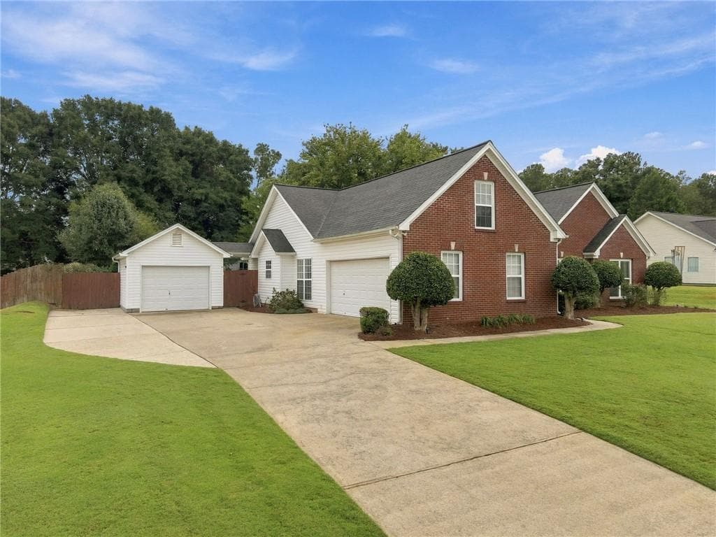 4 bedroom, 2 bathroom, 2,325 sq ft single family residence for sale at 3715 Wynter Frost Walk, Bethlehem, GA 30620 — photo 2