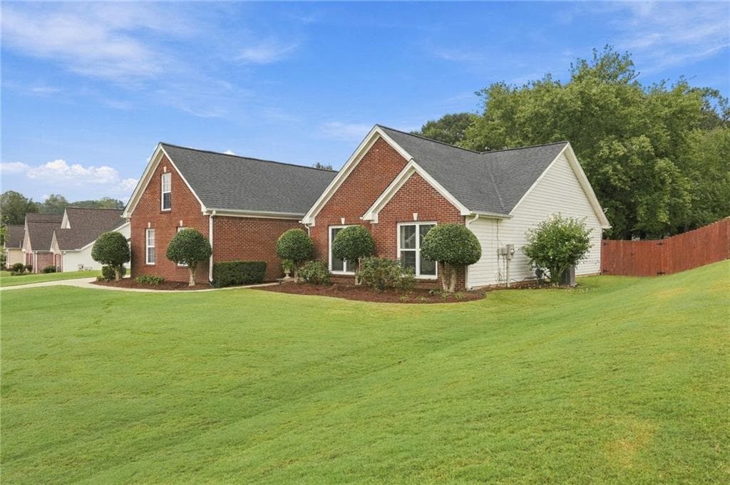 4 bedroom, 2 bathroom, 2,325 sq ft single family residence for sale at 3715 Wynter Frost Walk, Bethlehem, GA 30620 — photo 6