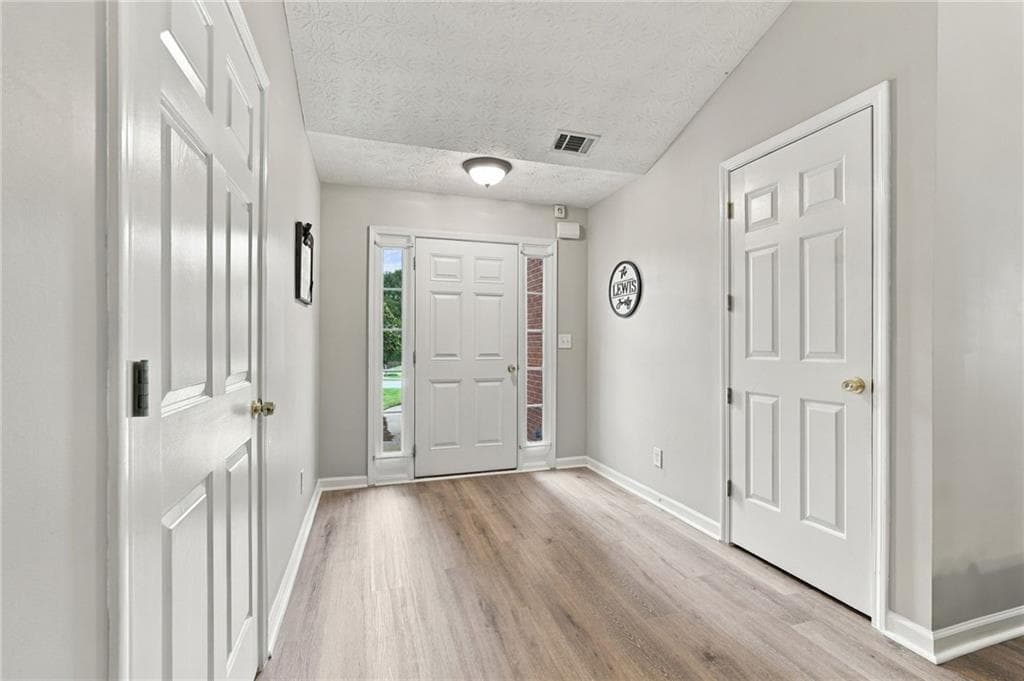 4 bedroom, 2 bathroom, 2,325 sq ft single family residence for sale at 3715 Wynter Frost Walk, Bethlehem, GA 30620 — photo 9