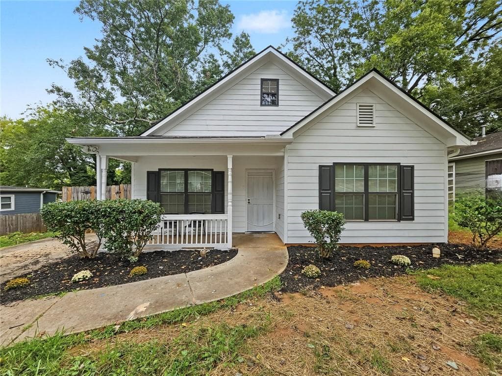 4 bedroom, 2 bathroom, 1,560 sq ft single family residence for sale at 1154 Sims Street, Atlanta, GA 30310 — photo 6