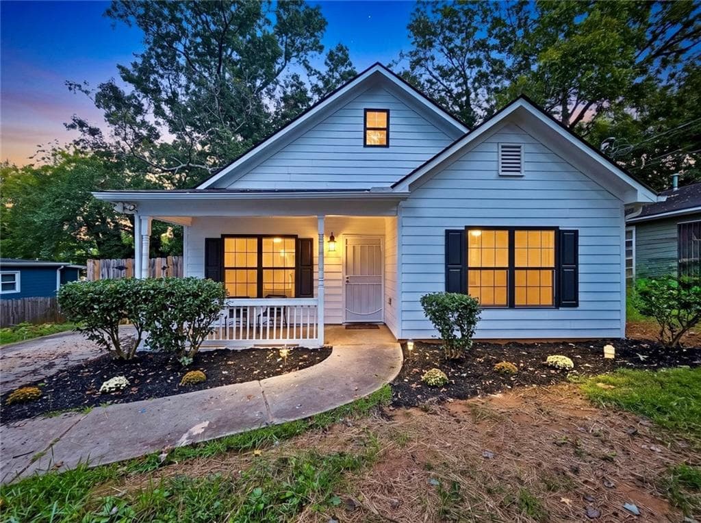4 bedroom, 2 bathroom, 1,560 sq ft single family residence for sale at 1154 Sims Street, Atlanta, GA 30310