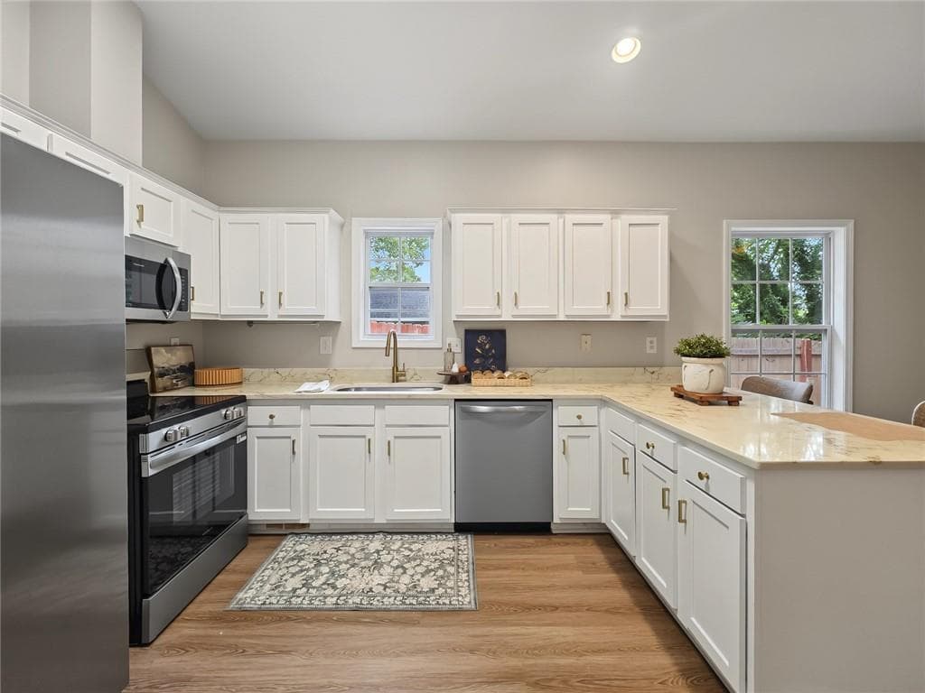 4 bedroom, 2 bathroom, 1,560 sq ft single family residence for sale at 1154 Sims Street, Atlanta, GA 30310 — photo 2