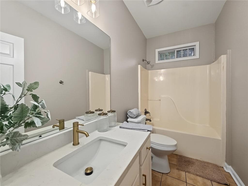 4 bedroom, 2 bathroom, 1,560 sq ft single family residence for sale at 1154 Sims Street, Atlanta, GA 30310 — photo 5