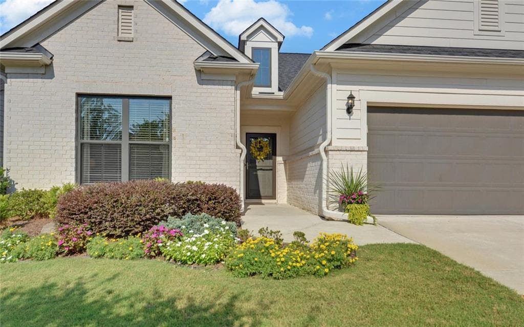 4 bedroom, 3 bathroom, 2,730 sq ft single family residence for sale at 5714 Nantucket Row, Hoschton, GA 30548 — photo 2