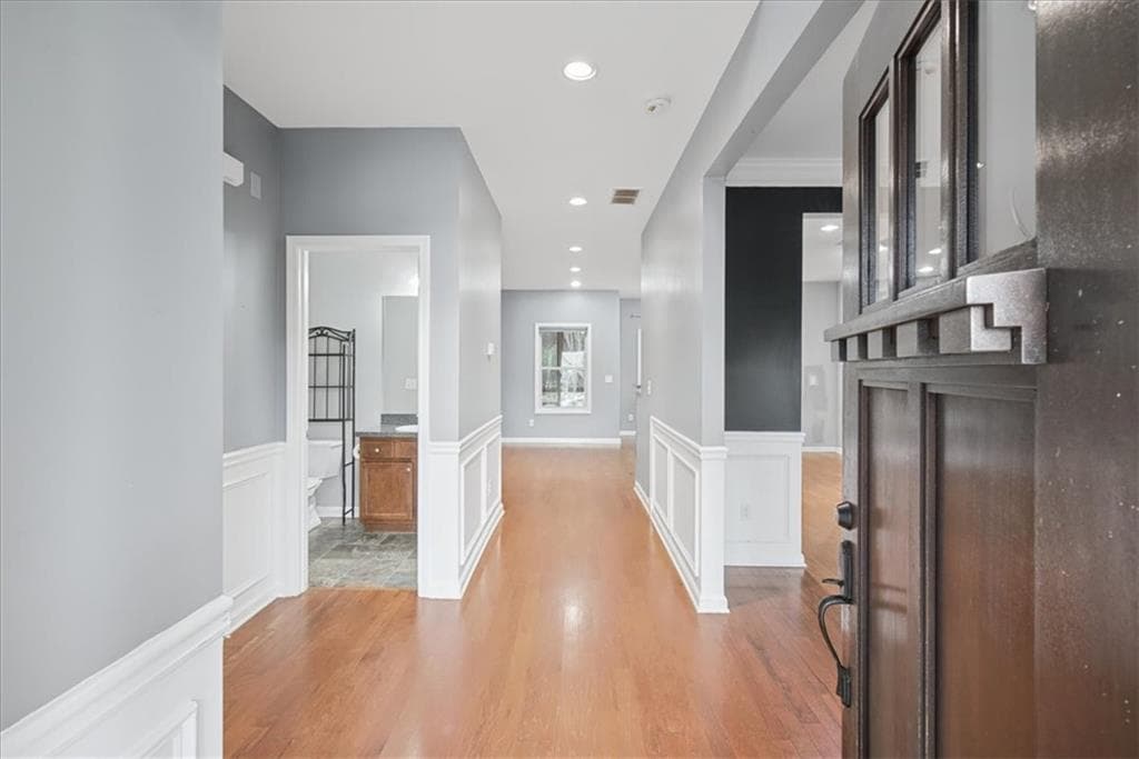 4 bedroom, 3 bathroom, 2,000 sq ft single family residence under contract at 232 Haleys Court, Woodstock, GA 30188 — photo 9