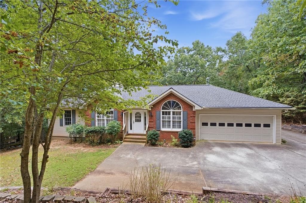4 bedroom, 3 bathroom, 3,148 sq ft single family residence under contract at 6845 Nantucket Cove, Cumming, GA 30041 — photo 5