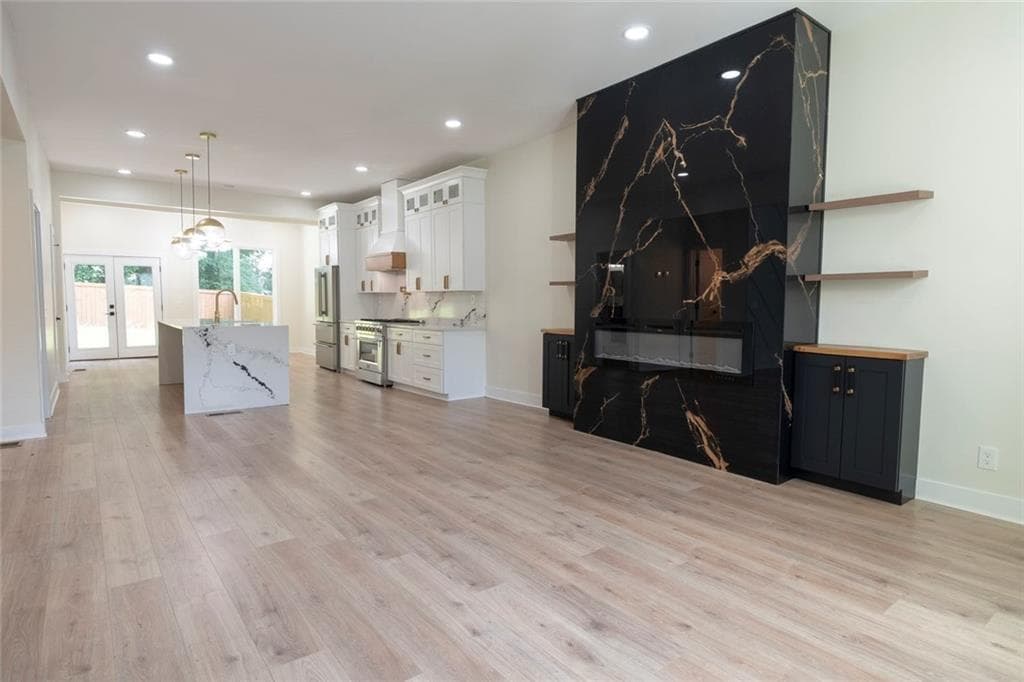 5 bedroom, 4 bathroom, 2,440 sq ft single family residence for sale at 1456 S Gordon Street, Atlanta, GA 30310 — photo 4