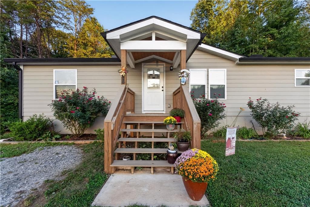 3 bedroom, 2 bathroom, 2,548 sq ft single family residence for sale at 1641 Old Dahlonega Highway, Dahlonega, GA 30533 — photo 4