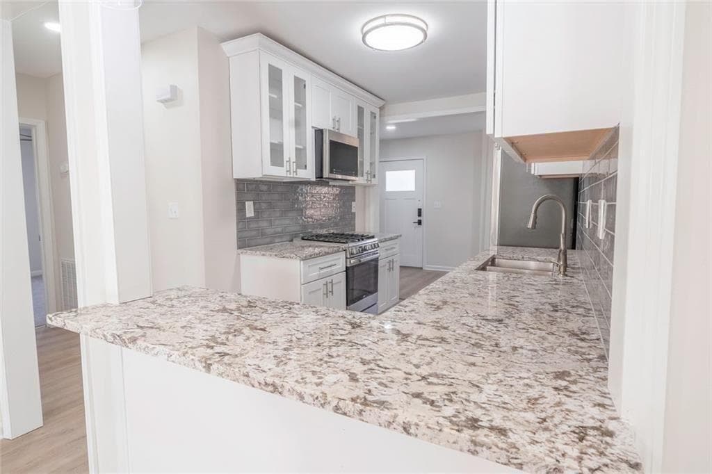 3 bedroom, 2 bathroom, 1,317 sq ft single family residence for sale at 1751 S Olympian Way, Atlanta, GA 30310 — photo 5