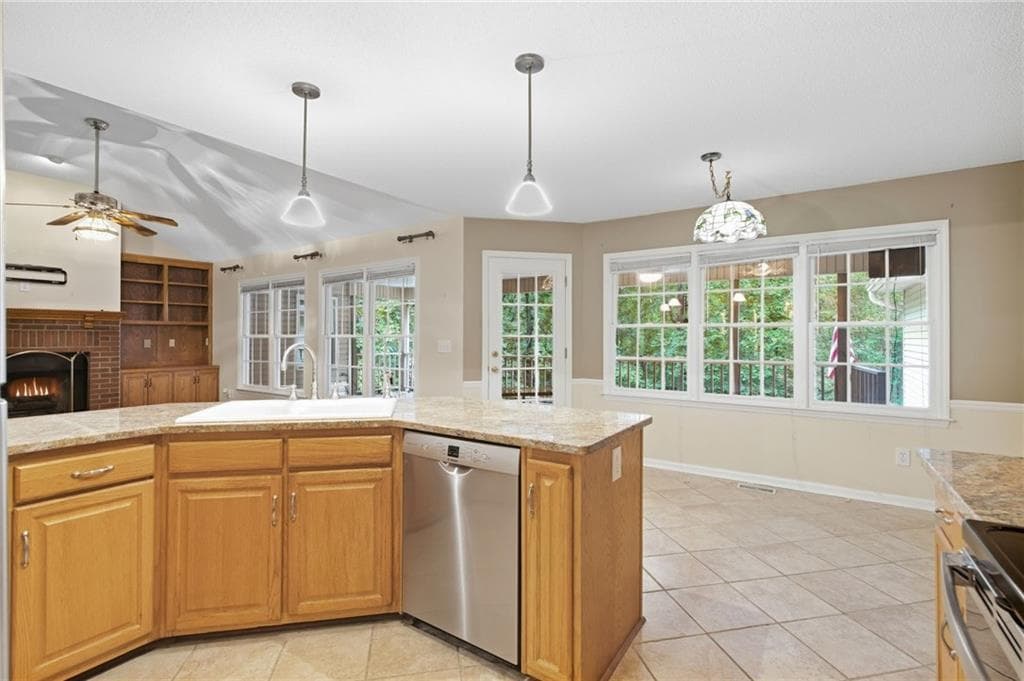 4 bedroom, 3 bathroom, 3,148 sq ft single family residence under contract at 6845 Nantucket Cove, Cumming, GA 30041 — photo 10