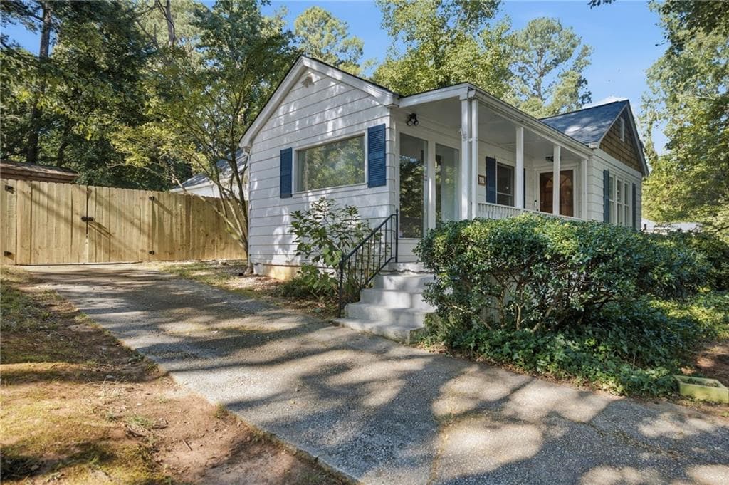 3 bedroom, 2 bathroom, 1,755 sq ft single family residence for sale at 963 S Columbia Drive, Decatur, GA 30030 — photo 3