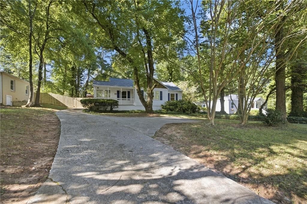 3 bedroom, 2 bathroom, 1,755 sq ft single family residence for sale at 963 S Columbia Drive, Decatur, GA 30030 — photo 5