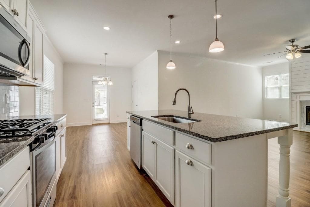 4 bedroom, 3 bathroom, 2,552 sq ft single family residence for rent at 5214 Blake Branch, Flowery Branch, GA 30542 for $2,350 a month — photo 7
