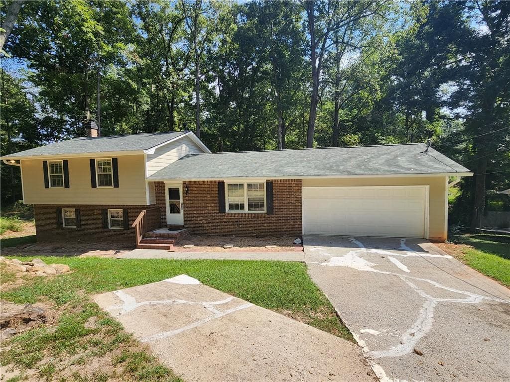 5 bedroom, 3 bathroom, 1,902 sq ft single family residence for rent at 1744 Oak Ridge Way, Lawrenceville, GA 30044 for $2,195 a month — photo 1 of 26