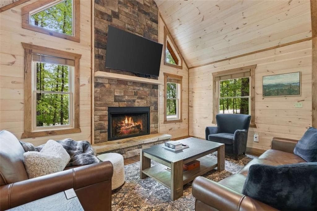 3 bedroom, 4 bathroom, 2,700 sq ft single family residence for sale at 92 Windy Valley Lane, Blue Ridge, GA 30513 — photo 3