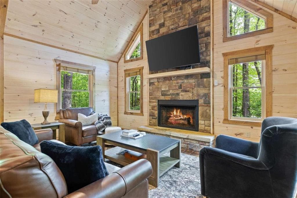 3 bedroom, 4 bathroom, 2,700 sq ft single family residence for sale at 92 Windy Valley Lane, Blue Ridge, GA 30513 — photo 4