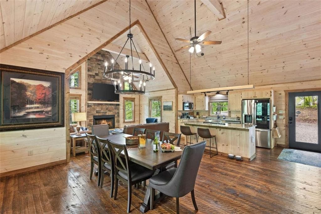3 bedroom, 4 bathroom, 2,700 sq ft single family residence for sale at 92 Windy Valley Lane, Blue Ridge, GA 30513 — photo 9