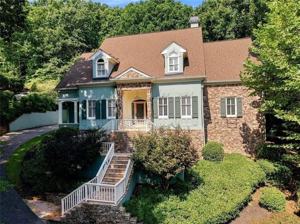 5 bedroom, 6 bathroom, 7,288 sq ft single family residence for sale at 7560 Bridgegate Court, Sandy Springs, GA 30350 — photo 4