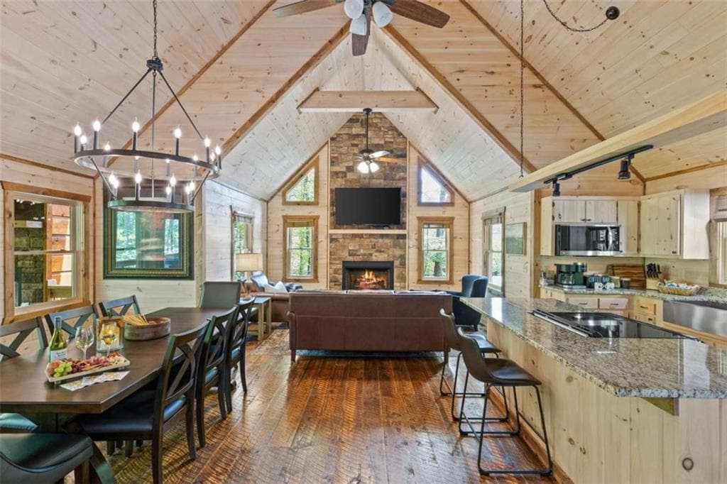 3 bedroom, 4 bathroom, 2,700 sq ft single family residence for sale at 92 Windy Valley Lane, Blue Ridge, GA 30513 — photo 7