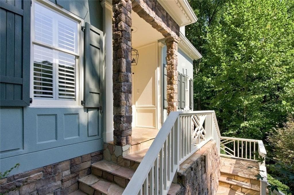 5 bedroom, 6 bathroom, 7,288 sq ft single family residence for sale at 7560 Bridgegate Court, Sandy Springs, GA 30350 — photo 7