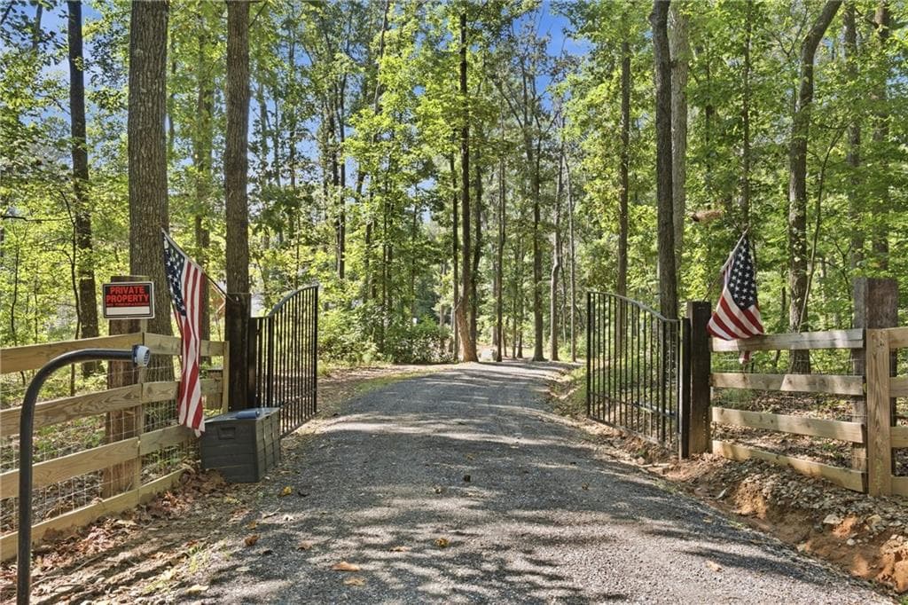 3 bedroom, 2 bathroom, 2,138 sq ft single family residence for sale at 1608 Thompson Lane, Jasper, GA 30143 — photo 2