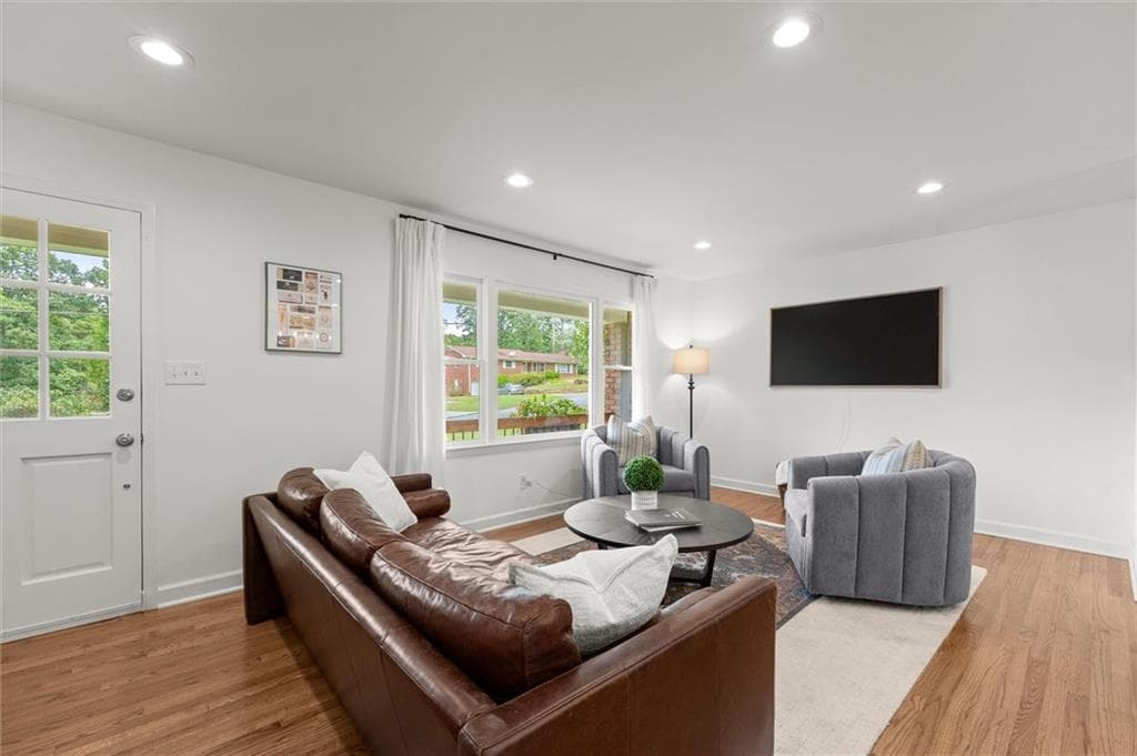 3 bedroom, 2 bathroom, 2,059 sq ft single family residence for sale at 1850 Donald Drive, Marietta, GA 30062 — photo 3