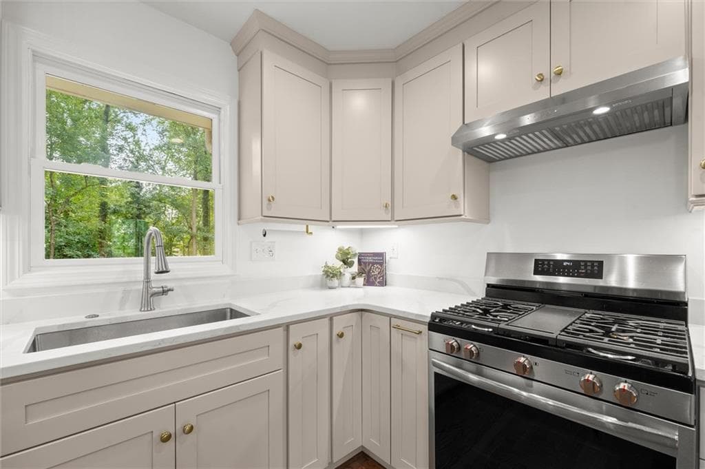 3 bedroom, 2 bathroom, 2,059 sq ft single family residence for sale at 1850 Donald Drive, Marietta, GA 30062 — photo 9