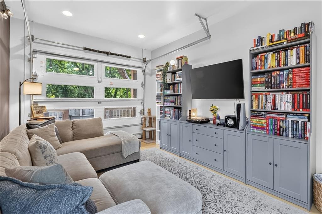 2 bedroom, 2 bathroom, 962 sq ft single family residence for sale at 523 Griffin Street, Atlanta, GA 30318 — photo 4