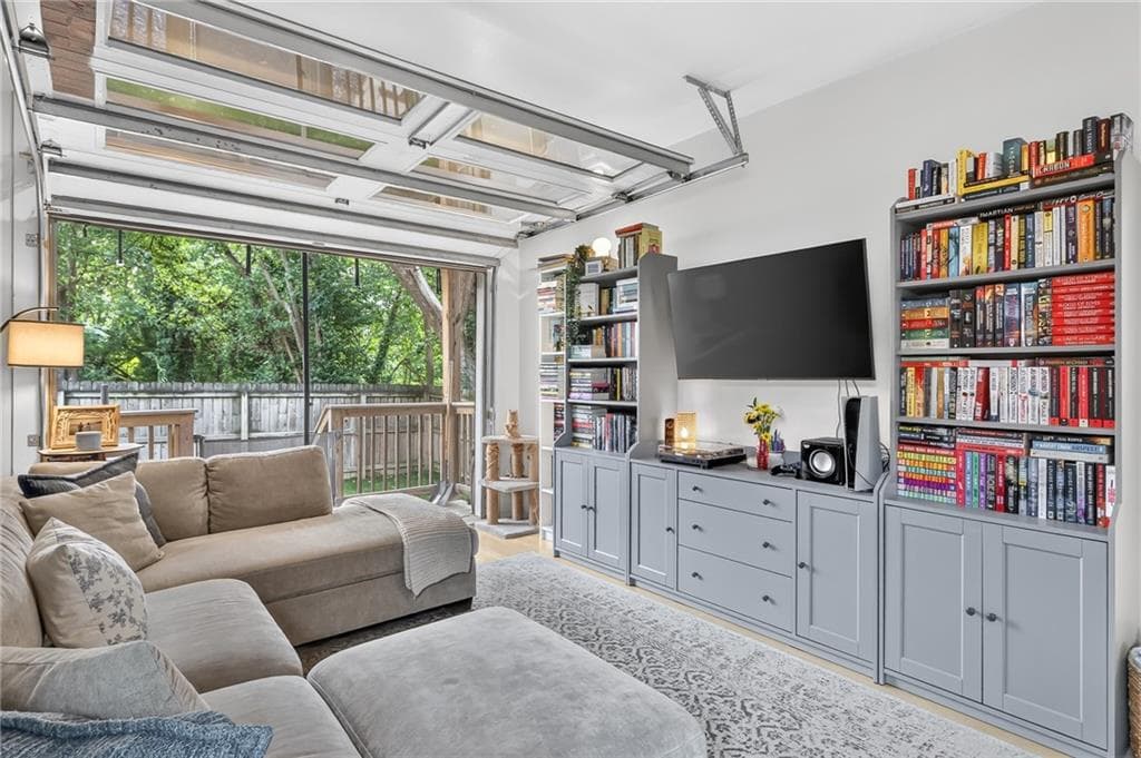 2 bedroom, 2 bathroom, 962 sq ft single family residence for sale at 523 Griffin Street, Atlanta, GA 30318 — photo 9