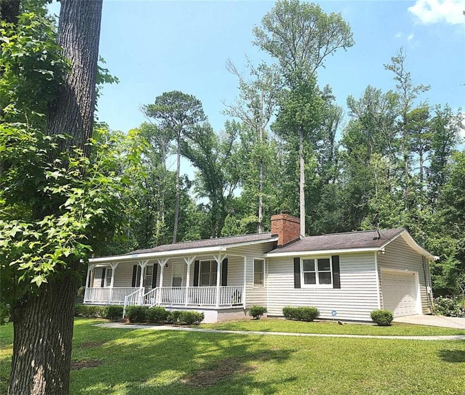 3 bedroom, 2 bathroom, 1,328 sq ft single family residence for sale at 1129 Sandy Beach Drive, Macon, GA 31220