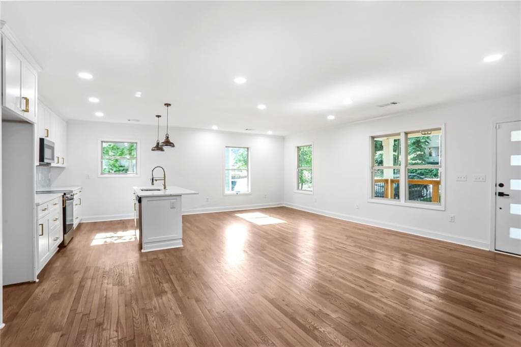 4 bedroom, 3 bathroom, 1,980 sq ft single family residence for sale at 1321 Avon Avenue, Atlanta, GA 30310 — photo 6