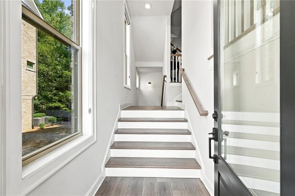 4 bedroom, 4 bathroom, 1,996 sq ft townhouse for sale at 7950 Laurel Creek Drive, Johns Creek, GA 30024 — photo 4