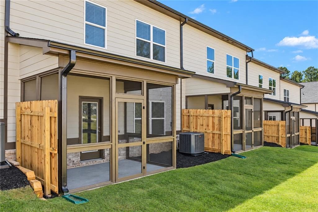 4 bedroom, 3 bathroom, 2,351 sq ft townhouse under contract at 4351 Fern River Bend 32, Norcross, GA 30093 — photo 2