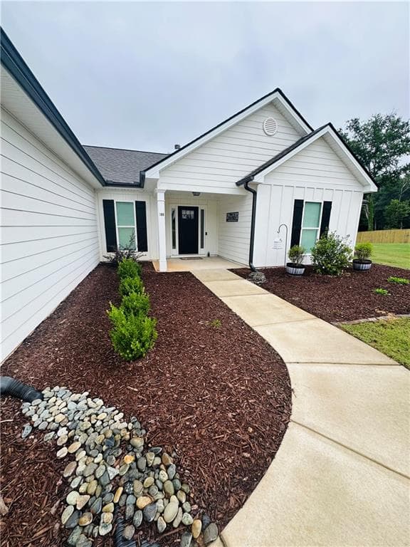 4 bedroom, 3 bathroom, 2,619 sq ft single family residence for sale at 189 Marie Court, Bethlehem, GA 30620 — photo 2