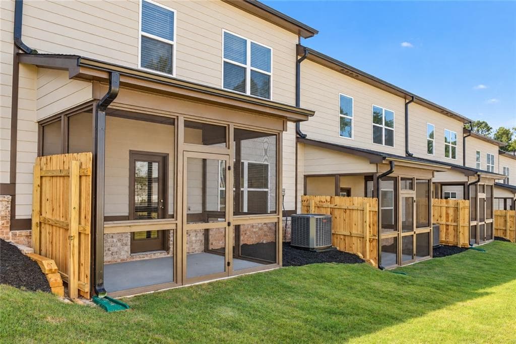 4 bedroom, 3 bathroom, 2,351 sq ft townhouse for sale at 4349 Fern River Bend 31, Norcross, GA 30093 — photo 2